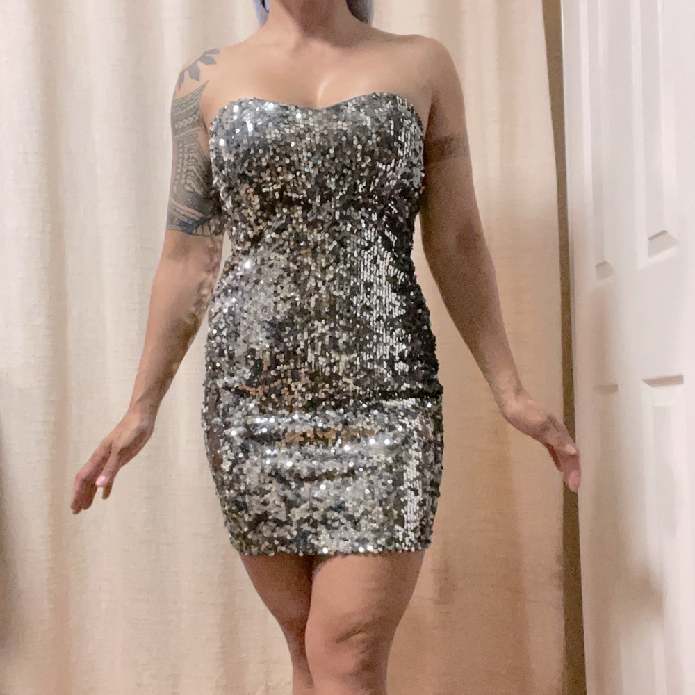 AUW Silver Sequins Bodycon Dress